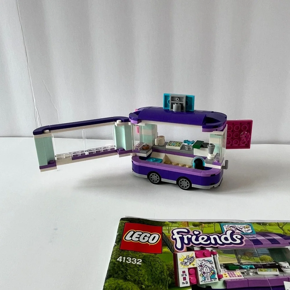 LEGO Friends Emmas Art Stand 41332 Trailer‎ Scooter Chico Cat Mini-Doll Set